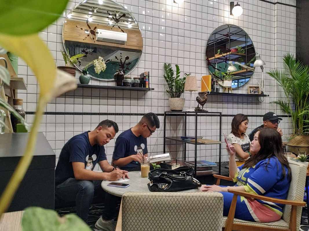 Bagian belakang dari ruangan dalam Timoer Kopi yang tak kalah cantik © MLDSPOT.com/Dewi Ratna